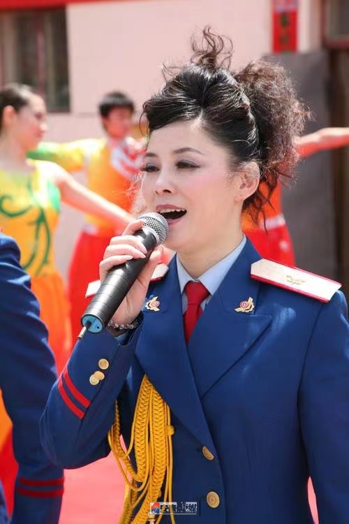 于珈,江西,女,中国铁路文工团歌舞团女高音独唱演员,国家二级演员